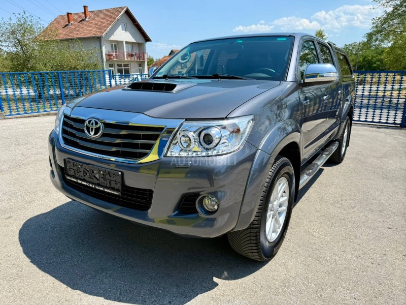 Toyota Hilux FABRIČKO STANJE/FUL