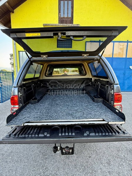 Toyota Hilux FABRIČKO STANJE/FUL