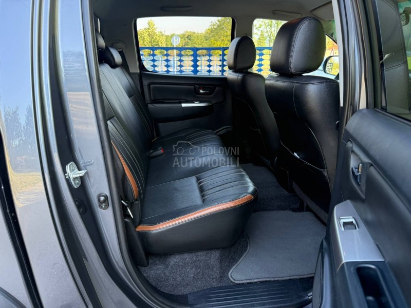 Toyota Hilux FABRIČKO STANJE/FUL