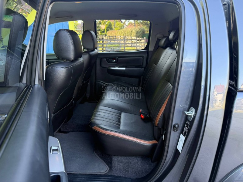 Toyota Hilux FABRIČKO STANJE/FUL