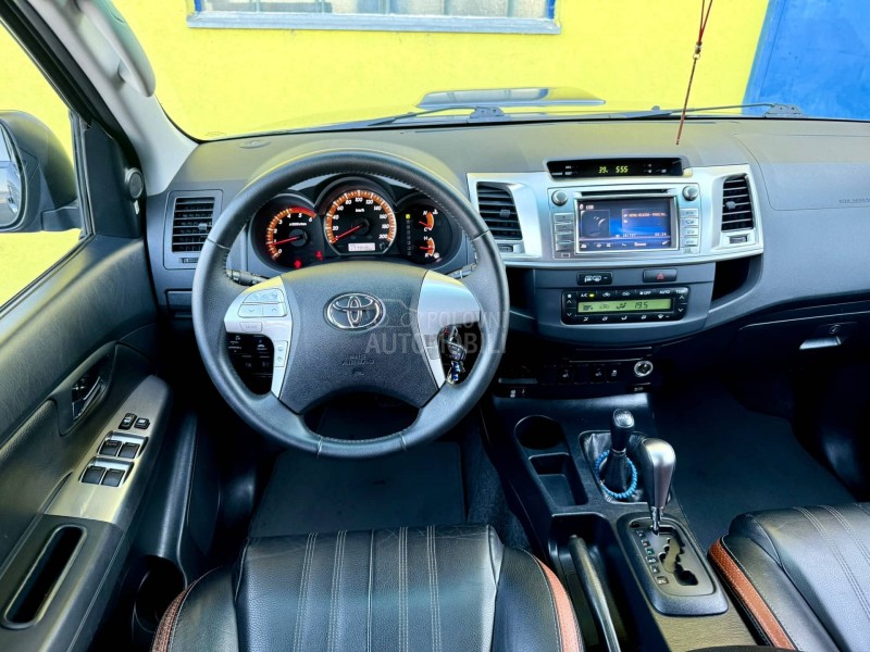 Toyota Hilux FABRIČKO STANJE/FUL