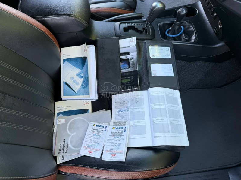 Toyota Hilux FABRIČKO STANJE/FUL
