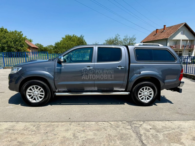Toyota Hilux FABRIČKO STANJE/FUL
