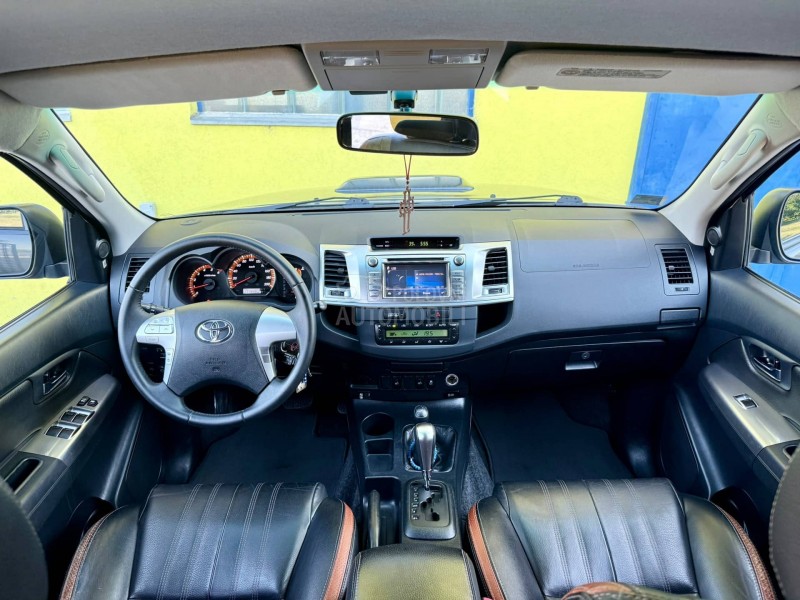 Toyota Hilux FABRIČKO STANJE/FUL