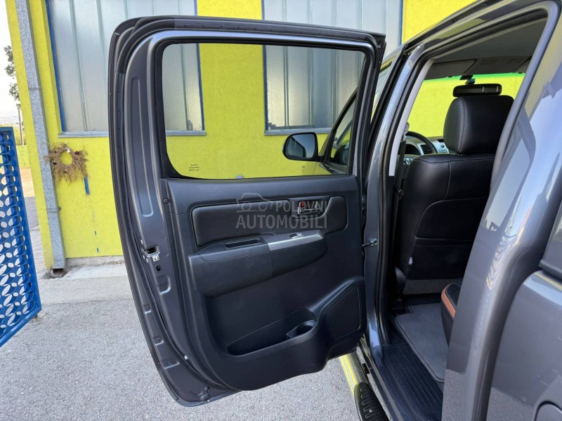 Toyota Hilux FABRIČKO STANJE/FUL