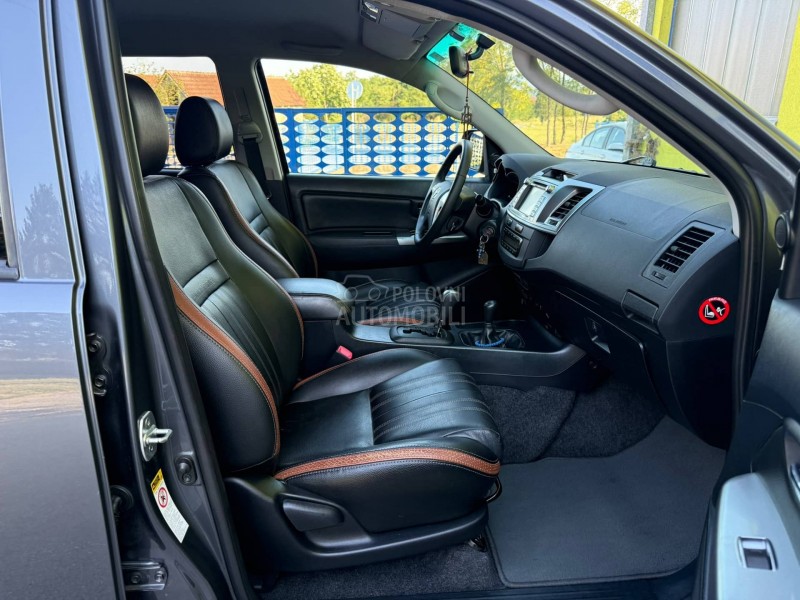 Toyota Hilux FABRIČKO STANJE/FUL