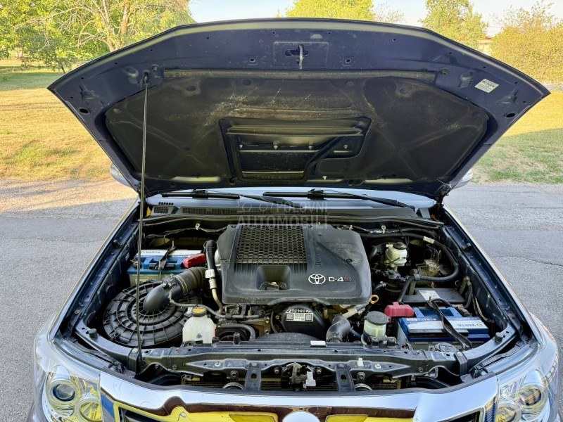 Toyota Hilux FABRIČKO STANJE/FUL