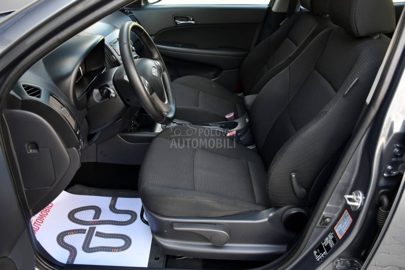 Hyundai i30 1.6 CRDI / AUT / CH