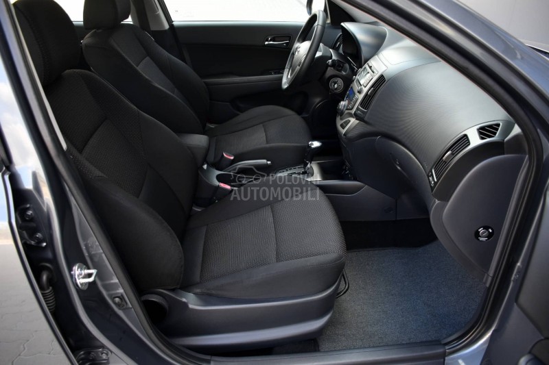 Hyundai i30 1.6 CRDI / AUT / CH