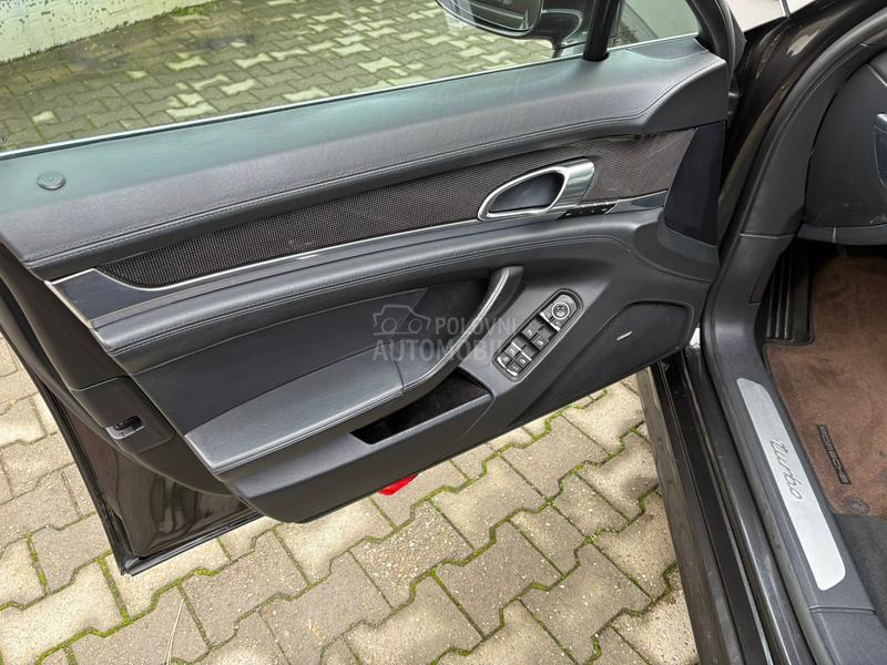 Porsche Panamera Turbo s