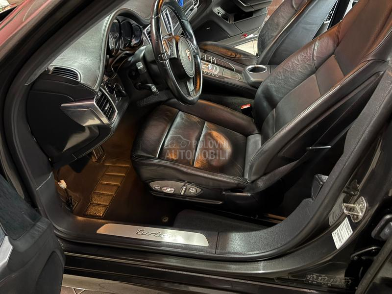 Porsche Panamera Turbo s