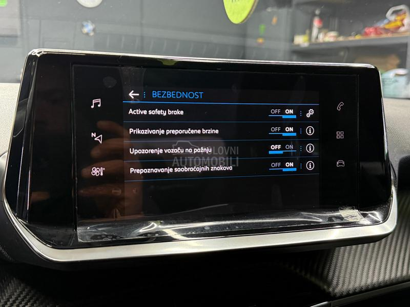 Peugeot 2008 1.2/fabričko stanje