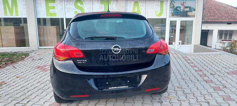 Opel Astra J 