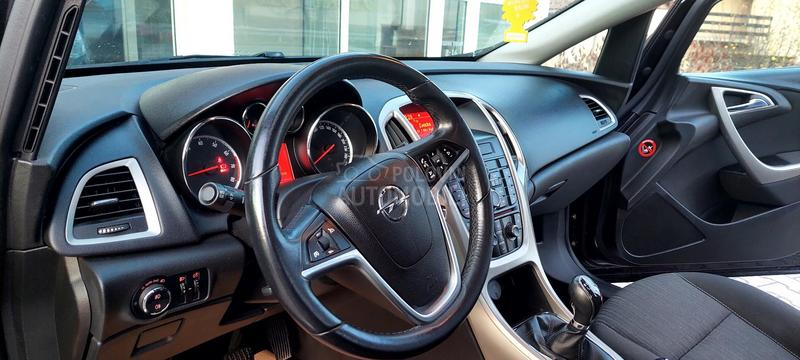Opel Astra J 