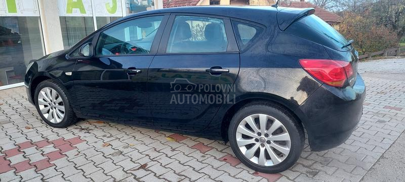 Opel Astra J 