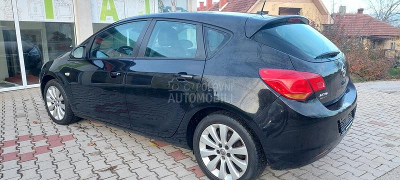 Opel Astra J 