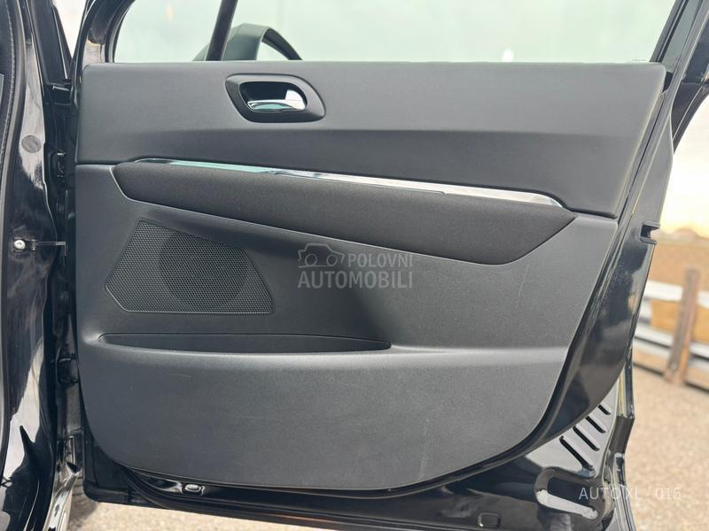 Peugeot 3008 1.6EHDI / NAV / PANO