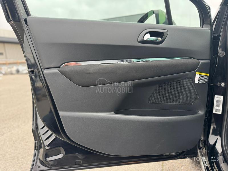 Peugeot 3008 1.6EHDI / NAV / PANO