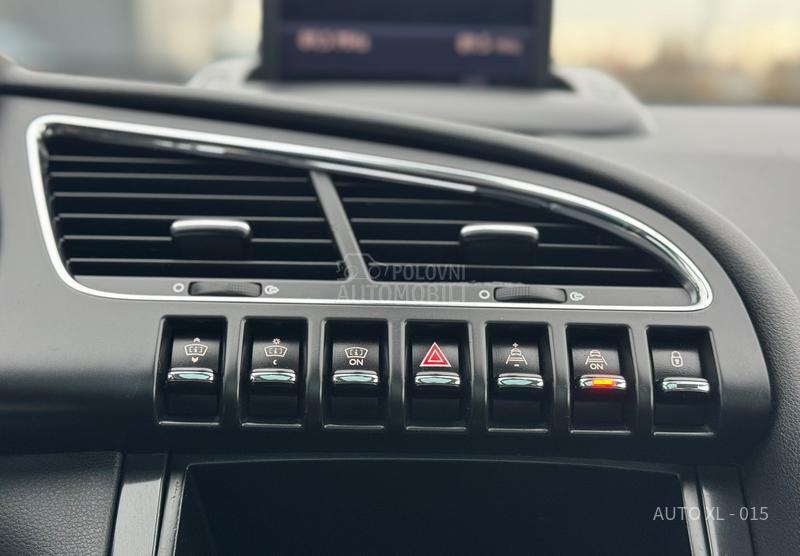 Peugeot 3008 1.6EHDI / NAV / PANO