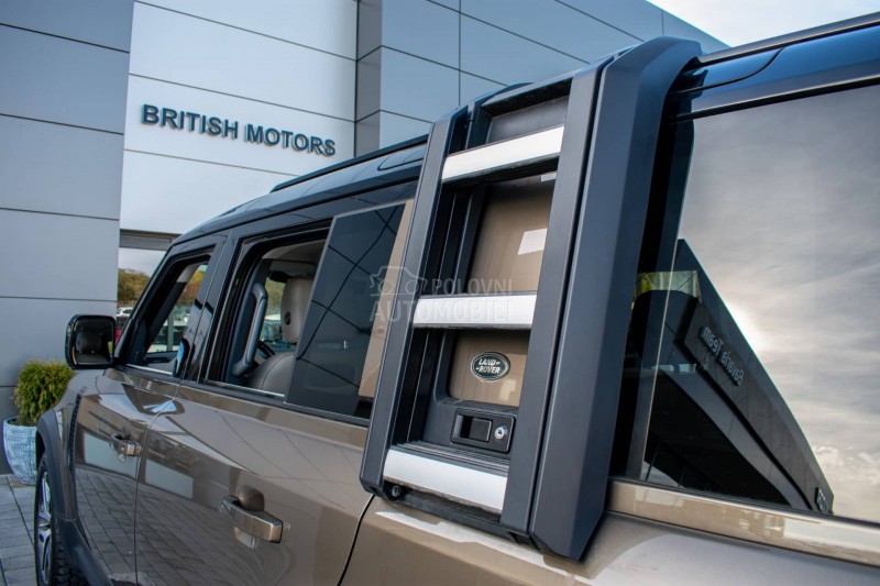 Land Rover Defender 