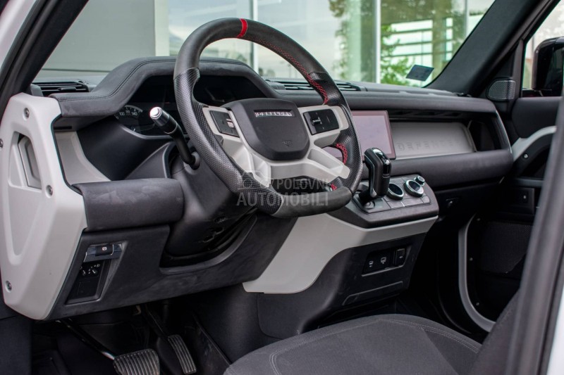 Land Rover Defender 90  P300