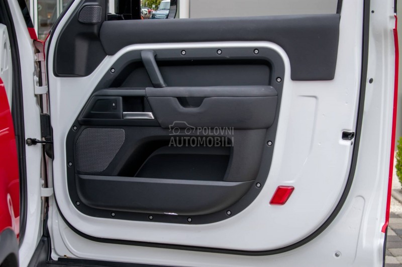 Land Rover Defender 90  P300