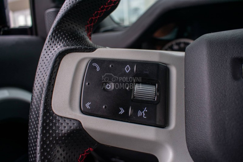 Land Rover Defender 90  P300