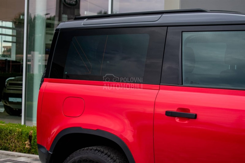 Land Rover Defender 90  P300