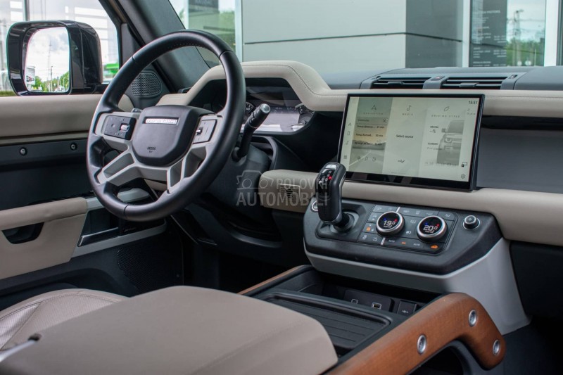 Land Rover Defender SE 250