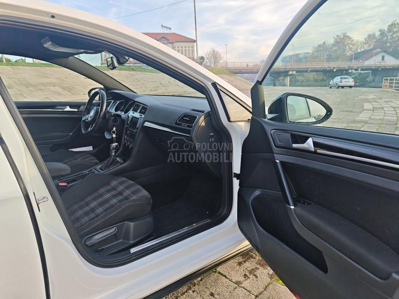 Volkswagen Golf 7 GTi