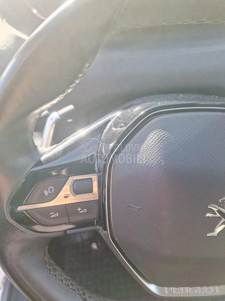 Peugeot 3008 1.5 ALLURE