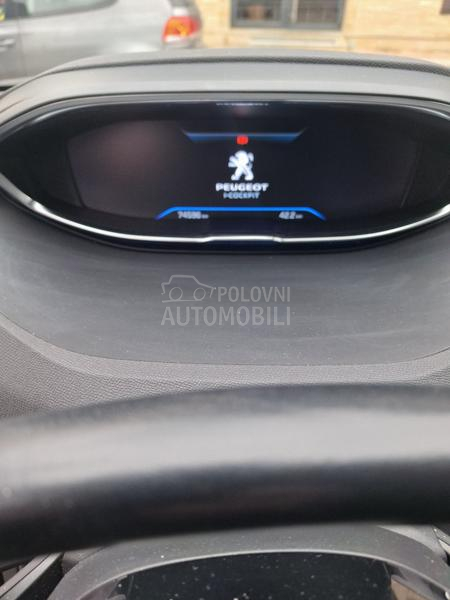 Peugeot 3008 1.5 ALLURE