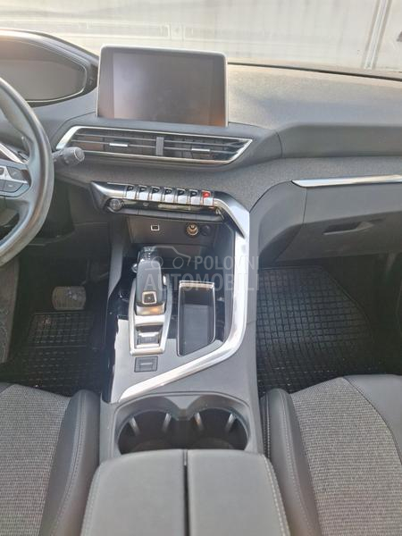 Peugeot 3008 1.5 ALLURE