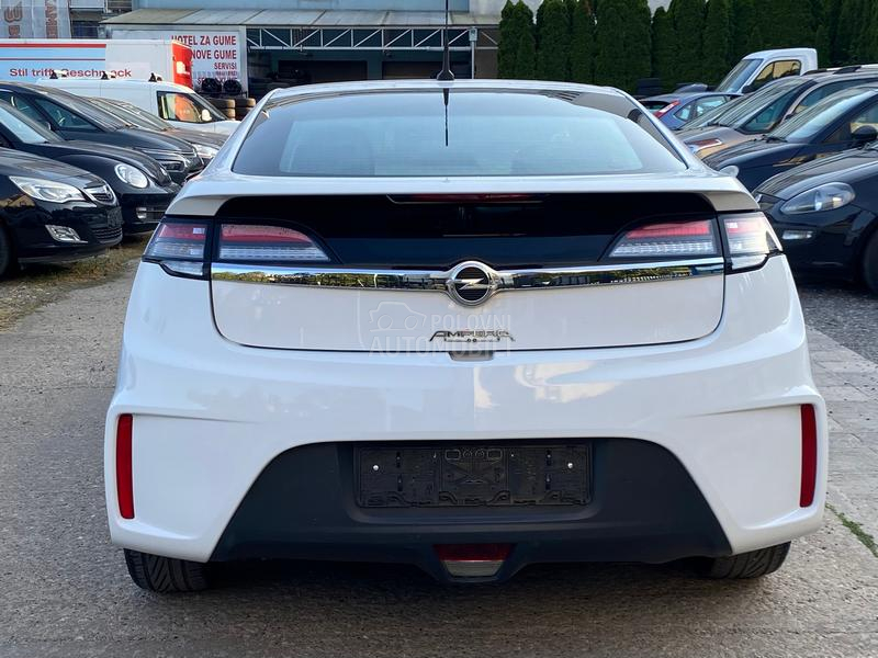 Opel Ampera 