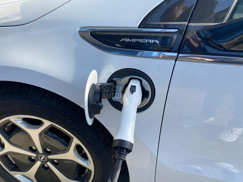 Opel Ampera 