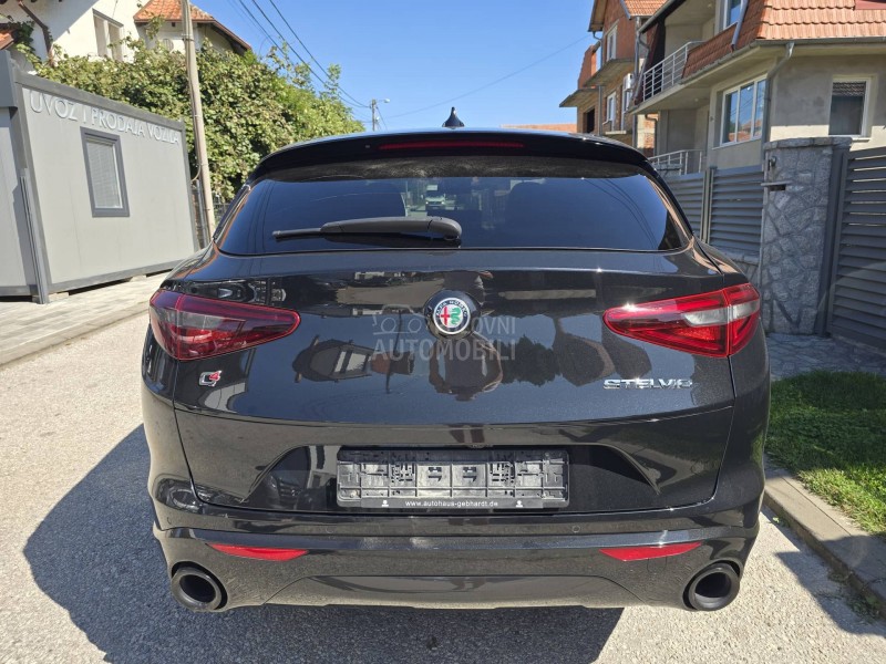Alfa Romeo Stelvio Q4 ESTREMA