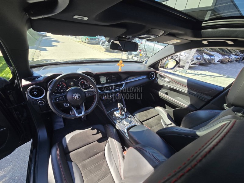 Alfa Romeo Stelvio Q4 ESTREMA