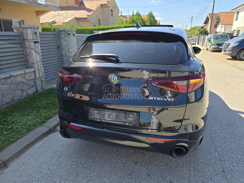 Alfa Romeo Stelvio Q4 ESTREMA
