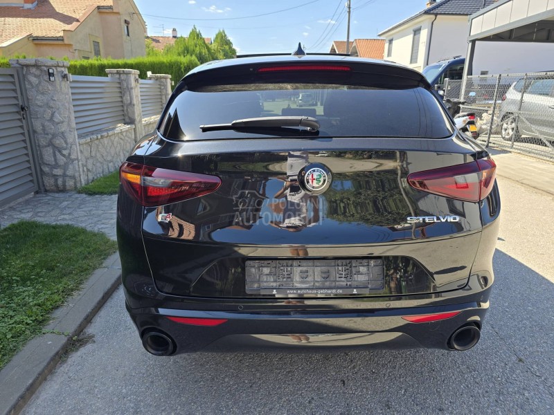 Alfa Romeo Stelvio Q4 ESTREMA