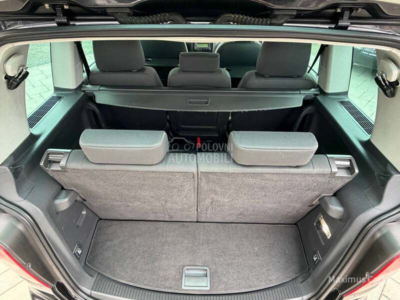 Volkswagen Touran 2.0 TDI 7 SEDISTA