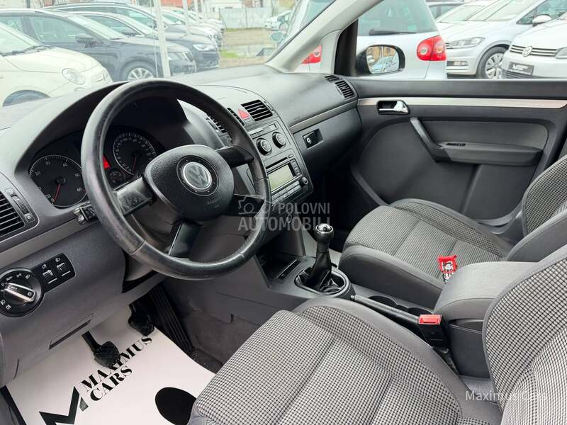 Volkswagen Touran 2.0 TDI 7 SEDISTA
