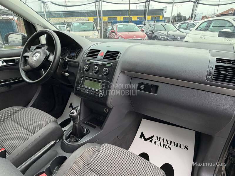 Volkswagen Touran 2.0 TDI 7 SEDISTA