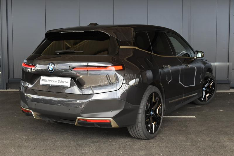 BMW iX xDrive 40
