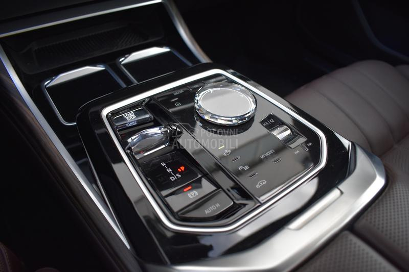 BMW 750 e xDrive M paket