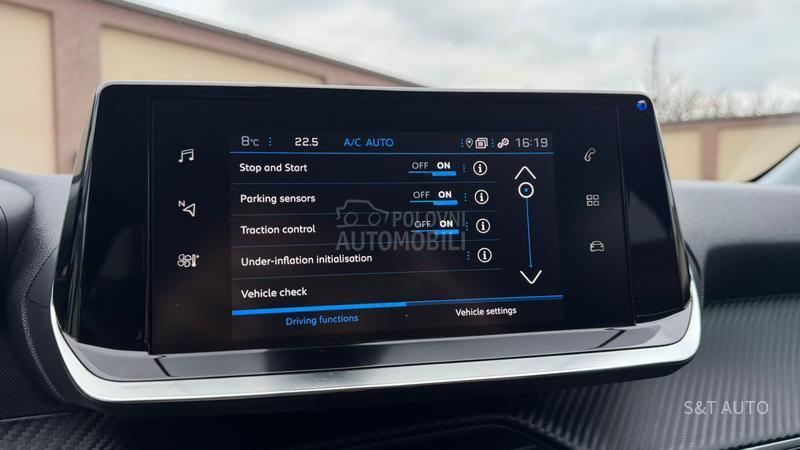 Peugeot 208 1.5 HDI/ ALLURE/ LED