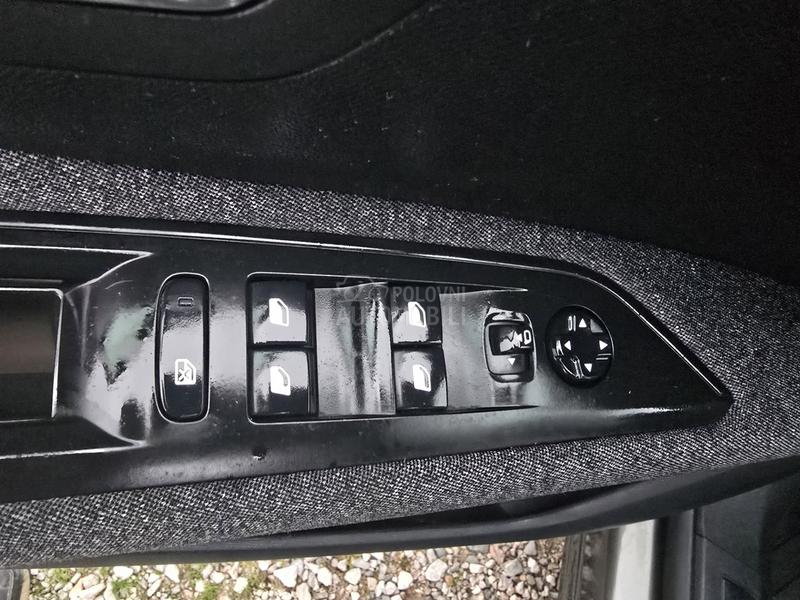 Peugeot 3008 1.6 e-hdi serv