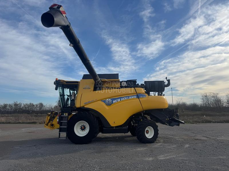 New Holland CR 7.90