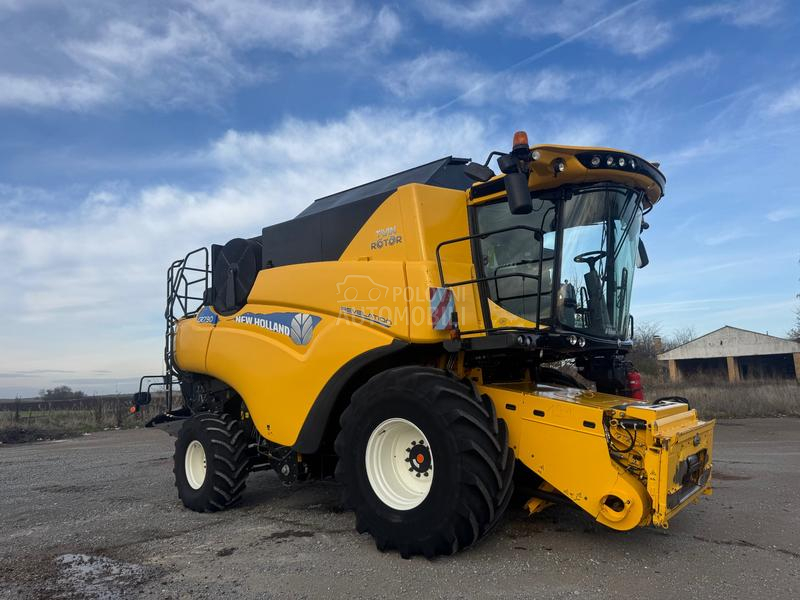 New Holland CR 7.90