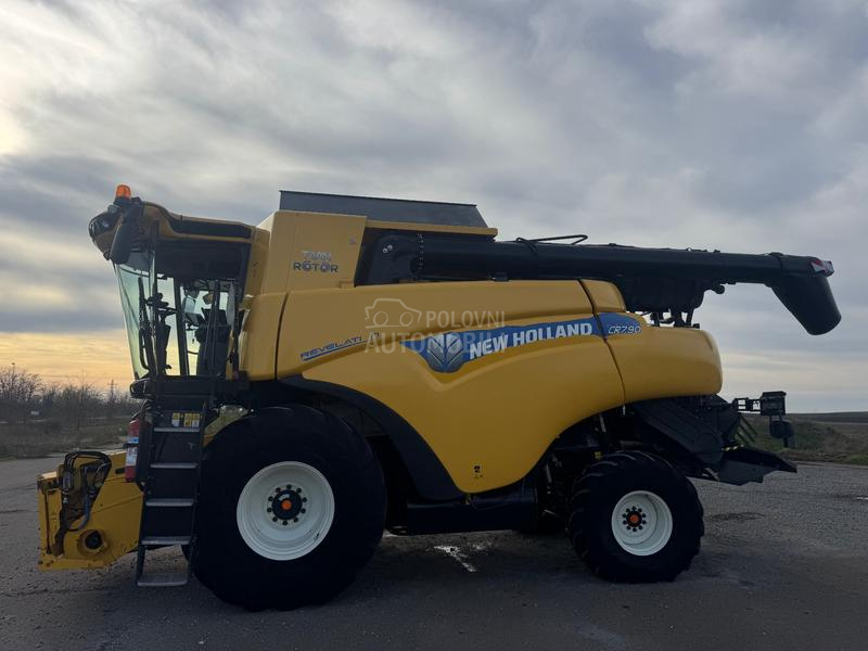 New Holland CR 7.90