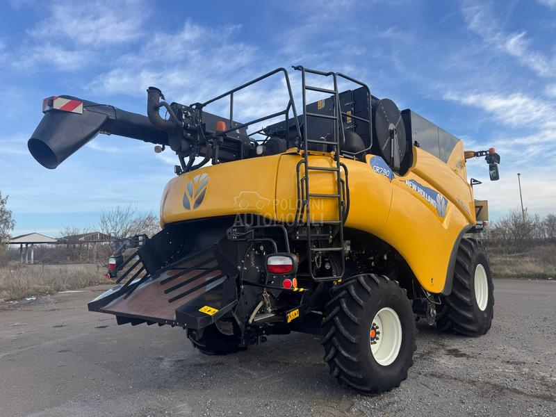 New Holland CR 7.90